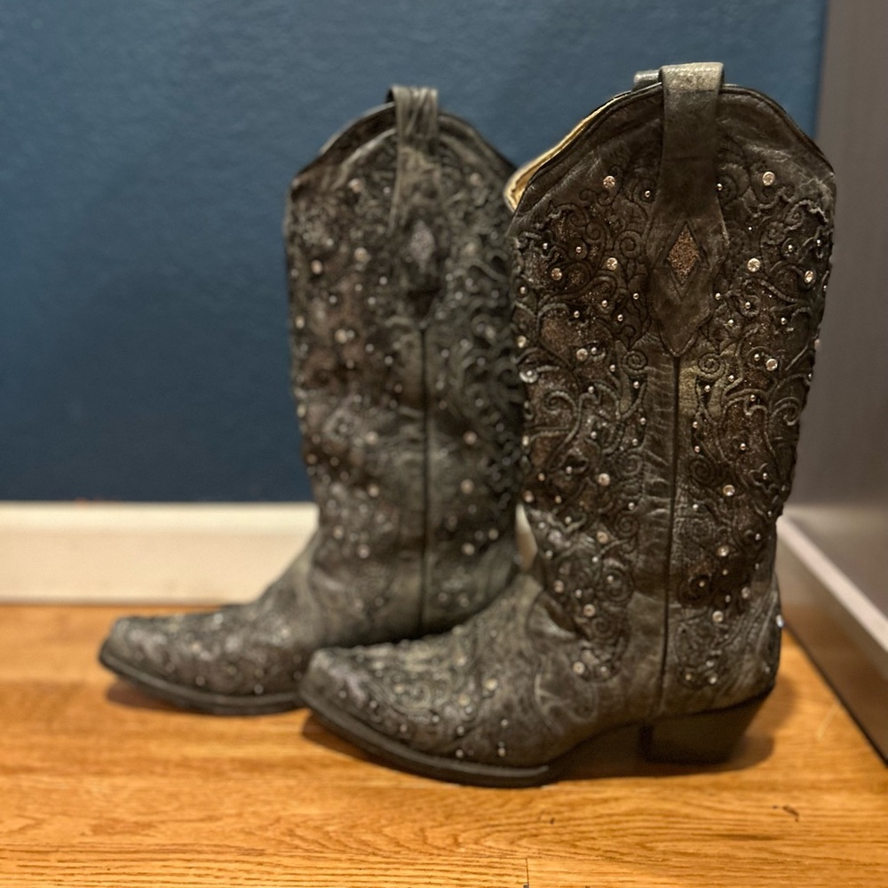 Women’s Cowgirl Boots Size 9